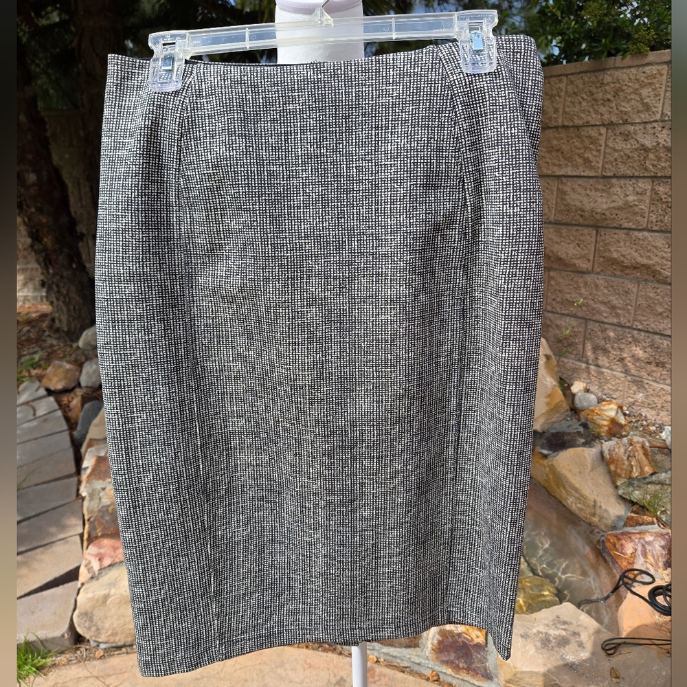 NWT Liverpool Black and Cream Pencil Skirt Knee-Length